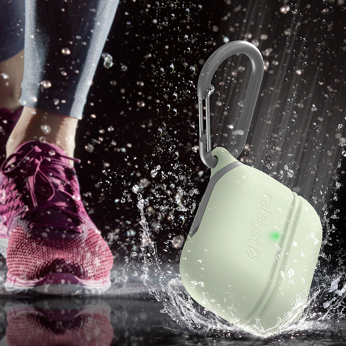 CATAPLAPDPROGITD | catalyst airpods pro gen 2 1 waterproof case carabiner special edition glow in the dark dropped and splashes of water running shoes